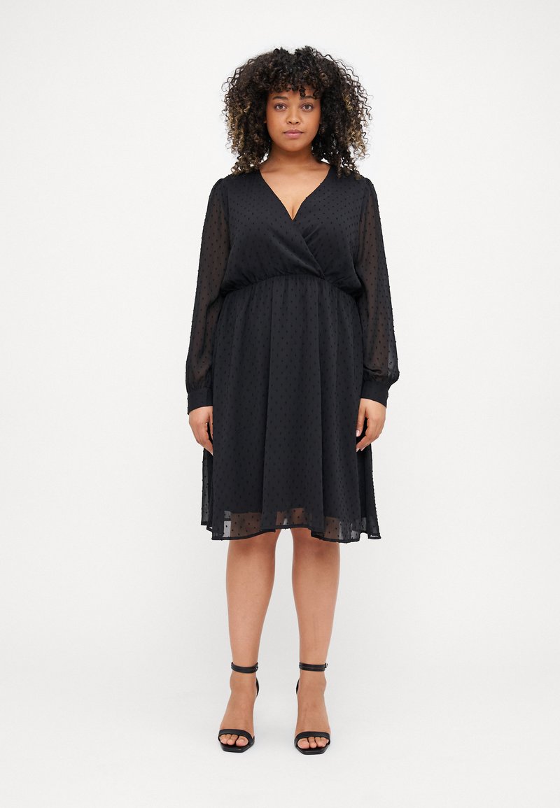 ONLY Carmakoma CARYELIS V NECK DOBBY DRESS - Dnevna haljina - black