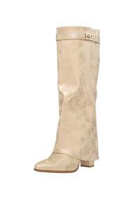 Beige knähög stövel i metallisk läder med fyrkantig tå, låg klack och en dekorativ rem med en guldfärgad spänne.