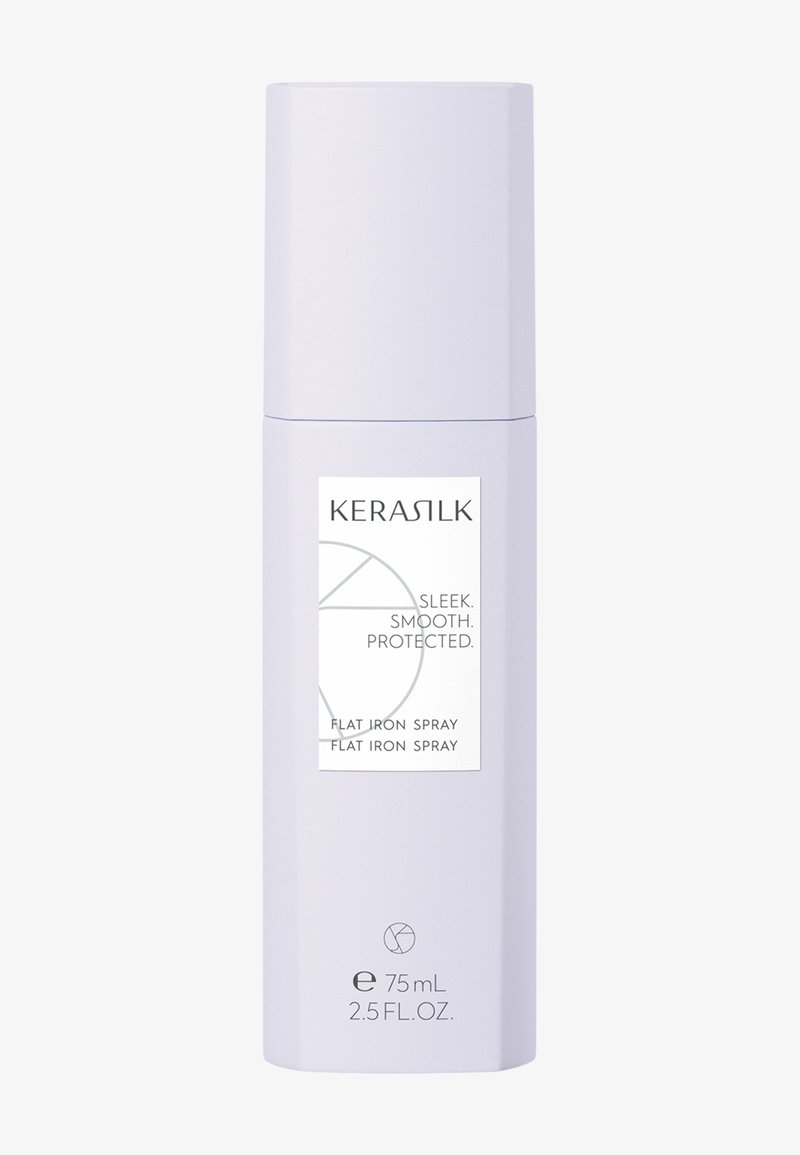 Flacon spray pour fer à lisser Kerasilk, lavande pâle avec étiquette blanche, texte "Lisse. Doux. Protégé." et volume 75 ml (2,5 fl. oz).