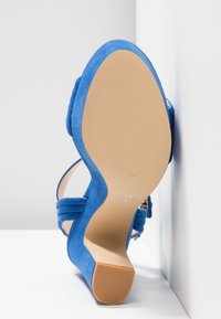 Tata Italia Korolliset sandaalit - blue