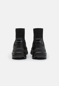 Emporio Armani Höga sneakers - black