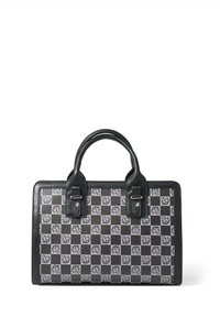 Borsa a scacchi in bianco e nero con motivo a rose, dettagli in pelle nera, doppi manici e hardware metallico su un design strutturato.
