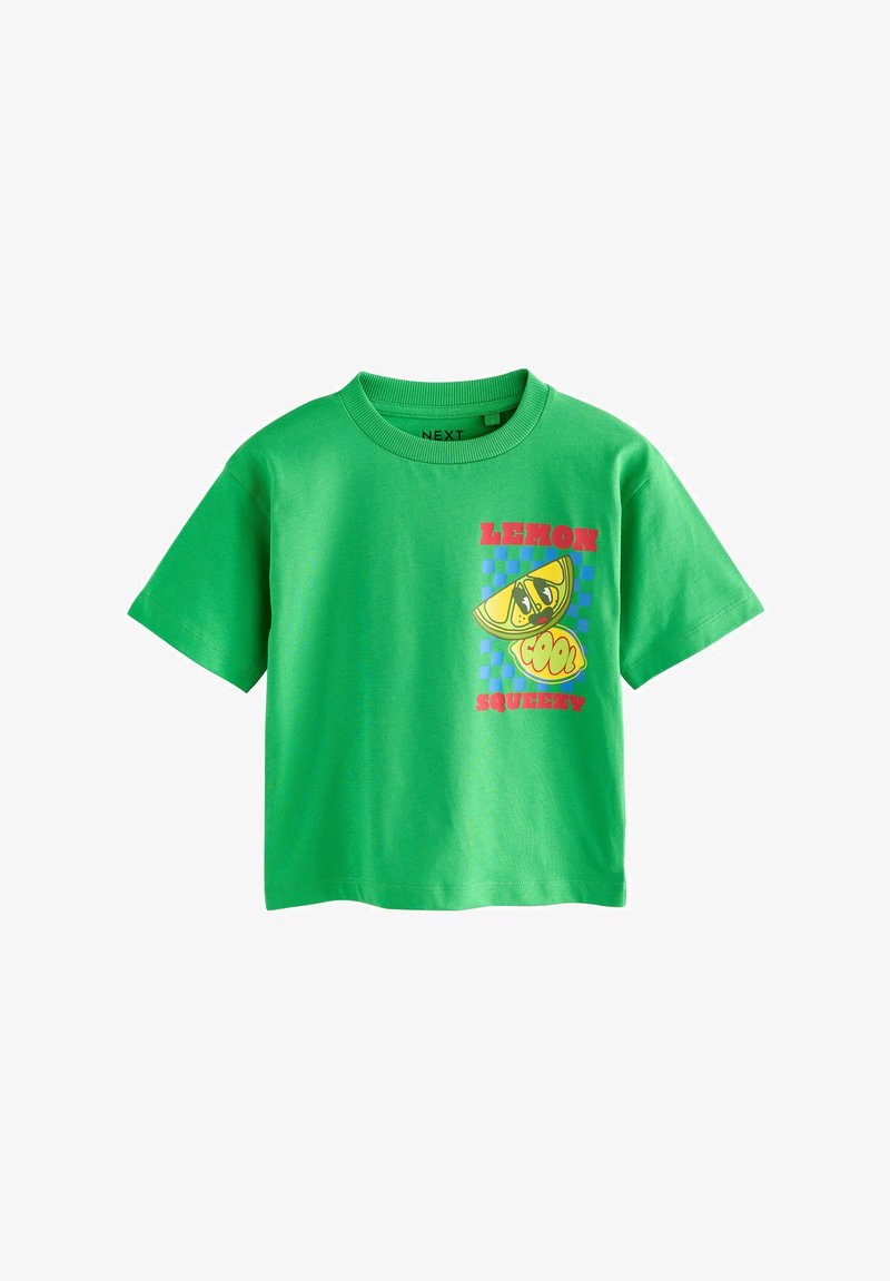 Vihreä puuvillapaita lyhyillä hihoilla, jossa on kuvio sitruunan viipaleesta ja teksti "LEMON COOL SQUEEZY" punaisella ja keltaisella.