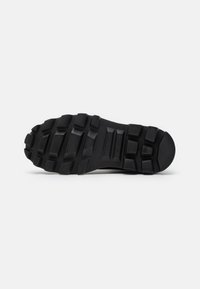 ARKET Botas clássicas de cano curto - black