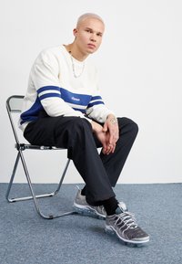 Ellesse MATIANO - Sudadera - off-white/navy