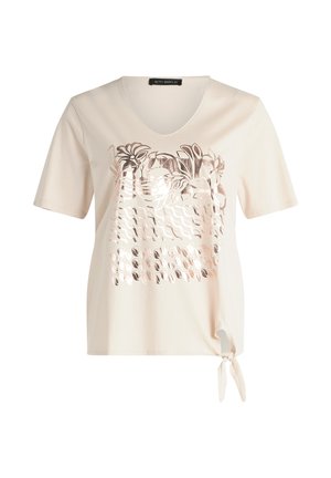 Licht beige T-shirt met korte mouwen en een V-hals. Voorzien van een decoratieve rosegouden bloemenprint en een zijstrikdetail. Gemaakt van een zachte katoenmix.