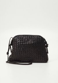 Svart vevd skinnhåndveske med rektangulær form, avtakbar flette-rem og glatt glidelås. Har en flat rektangulær detalj på forsiden.