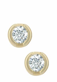 Oorbellen met goudkleurige studs die een ronde, heldere edelsteen bevatten, gezet in een gladde, gebogen zetting met een gepolijste afwerking.