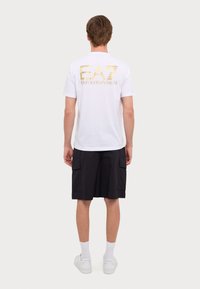 EA7 Emporio Armani Apdrukāts T-krekls - white