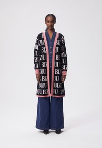 BIZUU CHIOS - Vest - black