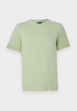 Lichtgroene katoen t-shirt met een ronde hals, korte mouwen en een linkse borstzak; beschikt over een subtiele textuurafwerking.