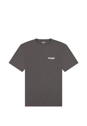Tricou gri din bumbac, cu guler rotund, maneci scurte și un logo alb "Wrangler" în zona stângă a pieptului. Textură netedă și design simplu.