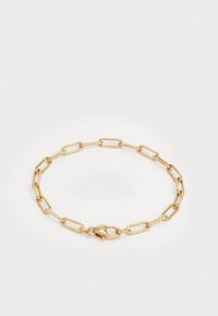 Bracciale in oro con maglie ovali allungate e finitura liscia, chiuso da un gancio a molla. Design minimale con una texture elegante.