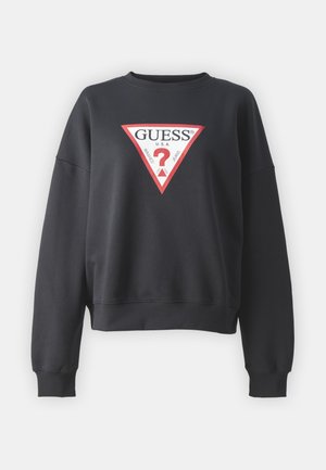 Sort sweatshirt med et trekantet rød- og hvidt logo, der viser "GUESS U.S.A." og et spørgsmålstegn; ribbede manchetter og kant.