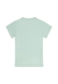 Camiseta corta de manga larga en verde menta claro con cuello redondo, textura suave y acabado limpio en el dobladillo y las mangas. Sin patrones ni acentos visibles.