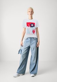 Pieces PCMOLLY O NECK TEE - Potiskana majica - bright white