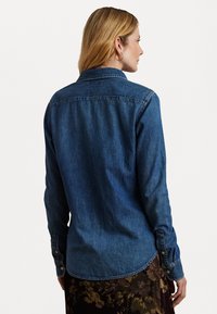 Lauren Ralph Lauren CLASSIC FIT DENIM SHIRT - Blusa - harvest wash