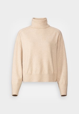 Pull à col roulé beige à manches longues avec un col, des poignets et un ourlet côtelés, présenté sur un fond clair uni.