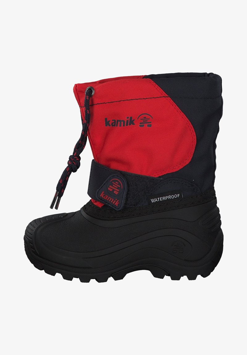 Waterdichte zwarte sneeuwlaarzen met een rood en zwart textiel bovenwerk, verstelbare trekkoord bovenrand en een gestructureerde rubberen zool voor grip.
