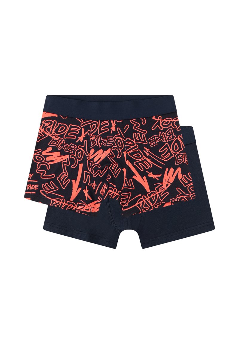 Boxershorts aus marineblauem Material mit einem lebendigen roten Grafikmuster. Das Design umfasst fett gedruckte, abstrakte Texte und Formen.