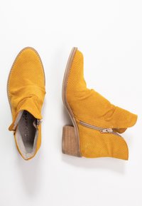 Tamaris Botines bajos - yellow