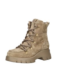 Botín de tobillo de ante beige con suela gruesa, puntera redonda, cuello acolchado y ojetes de metal para los cordones. Presenta un diseño texturizado en contraste.