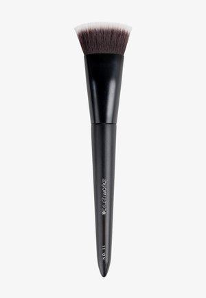 BRUSHWORKS NO. 11 FLAT TOP CONTOUR BRUSH - Beauty-accessoire - black