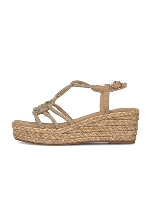 Dámská sandála na klínku se splétanou slámovou platformou, opálenou měkkou stélkou a překříženými pásky zdobenými korálky s přezkou u kotníku.