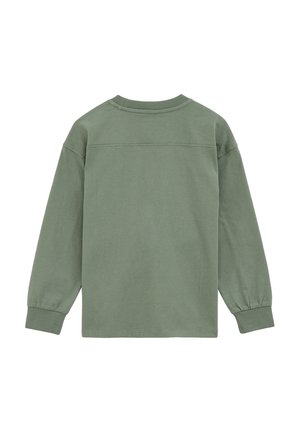 Tricou din bumbac verde, cu mânecă lungă, guler tip crew, și cusături ale umărului lăsate. Textură netedă, design minimalist, fără model.