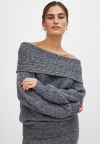 OFF SHOULDER - Strickpullover - dark grey