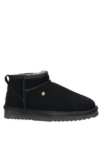 Bottines en cuir suédé noir avec doublure en fourrure douce, bout rond et semelle en caoutchouc durable. Présente un petit accent métallique de marque.