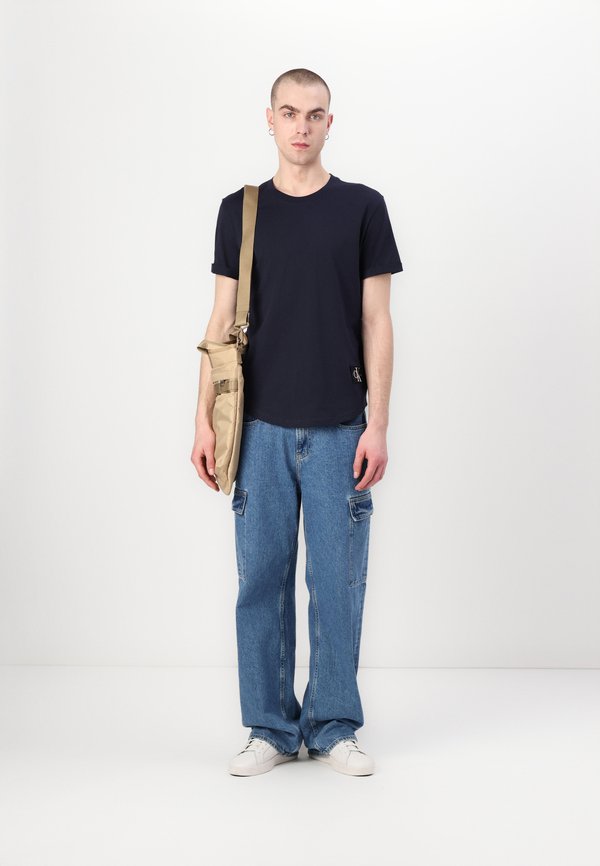 BADGE TURN UP SLEEVE - Basic T-shirt - night sky4