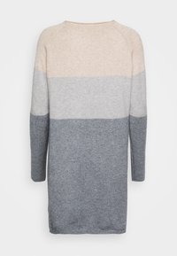 Maglione a maglia con maniche lunghe, caratterizzato da un design sfumato in beige, grigio e grigio scuro. Texture morbida con polsini e orlo a coste.