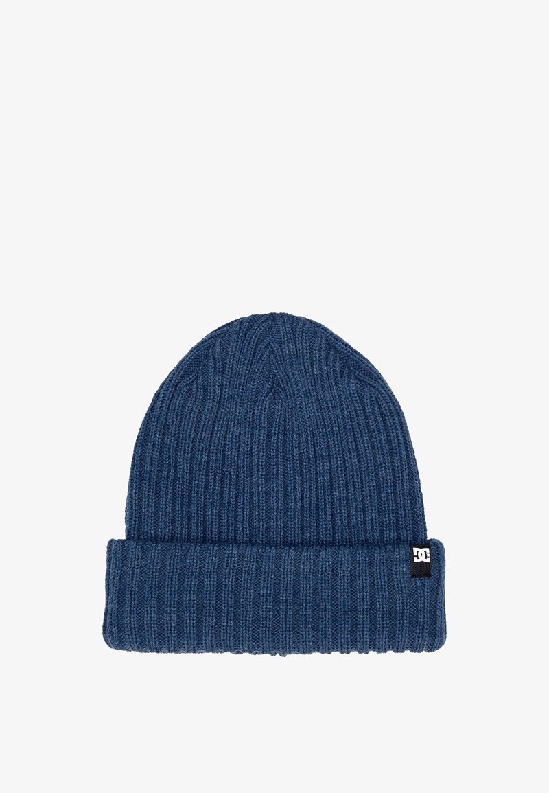 Gorro de punto azul con textura acanalada, con un dobladillo y una pequeña etiqueta negra de la marca en el lado.