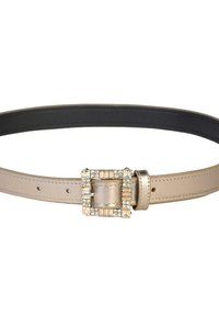 Centură din piele bej cu o bandă neagră lata, dotată cu o cataramă rectangulară decorată cu strassuri și o textură netedă. Ajustabilă.