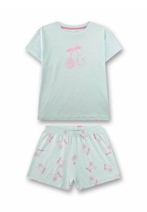 Completo con top a maniche corte azzurro chiaro e pantaloncini con disegni di ciliegie rosa, comprese ciliegie in stile palla da discoteca sulla maglietta e sparse sui pantaloncini.