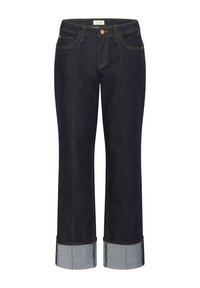 Temno modri kavbojke iz džinsa s ravnim, skrajšanim krojem. Imajo zavihane manšete v svetlejšem džinsu, kontrastne šive in sprednje zapiranje na gumbe.