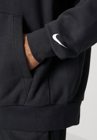Nike Performance Felpa con cappuccio - black