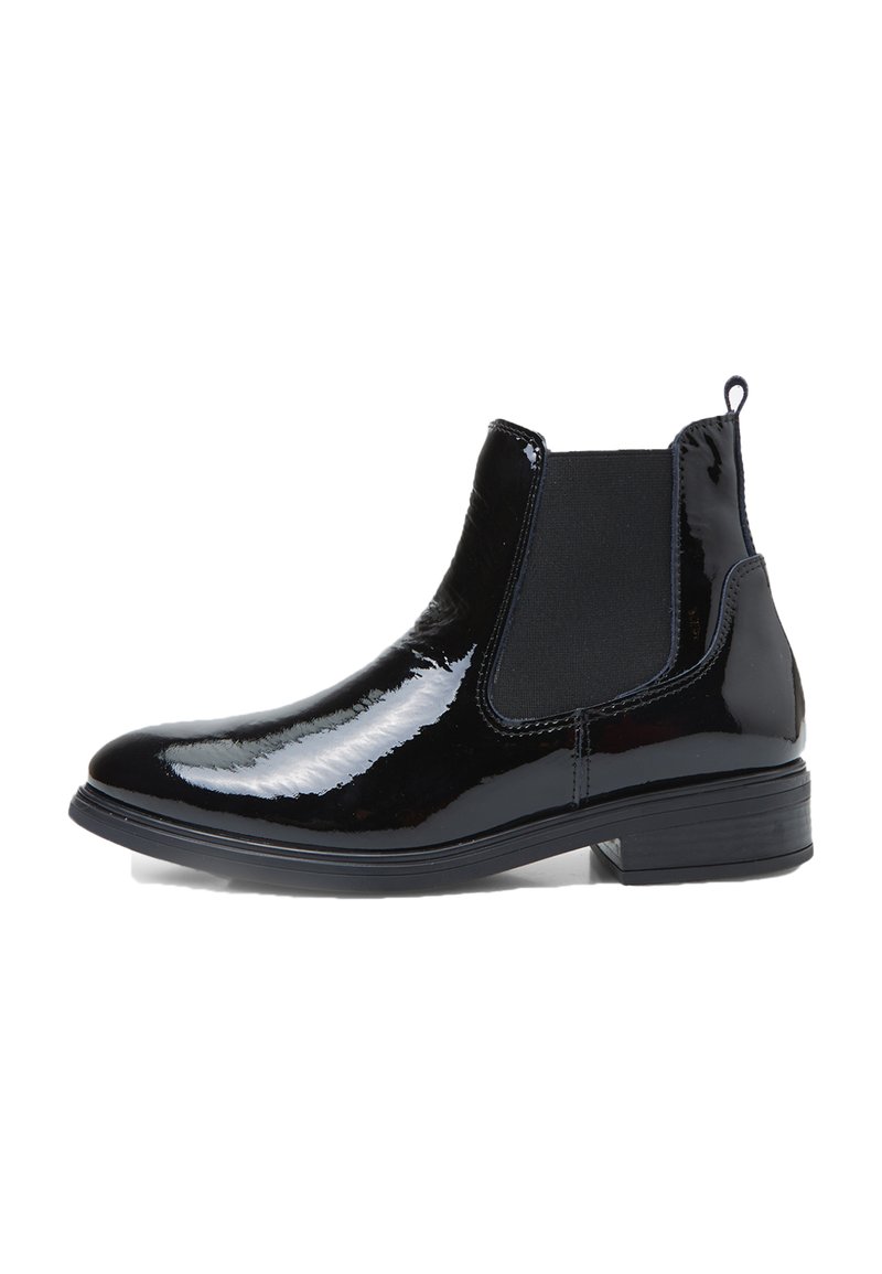 Botas Chelsea de charol negro con paneles laterales elásticos, punta redondeada, tacón bajo y tirador en la parte trasera. Acabado suave y brillante.