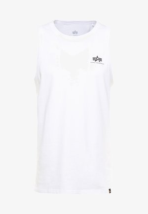 Balts bez piedurknēm kokvilnas blūze ar apaļu kakla izgriezumu un mazu melnu logo uz krūtīm. Gluda tekstūra ar sānu šuvēm.