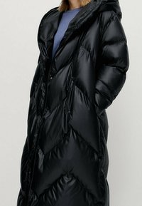 Massimo Dutti Piumino lungo - black