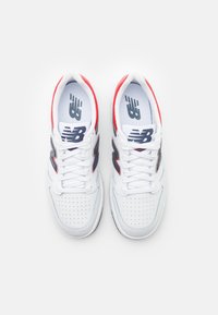New Balance Kosárlabdacipők - white natural/indigo