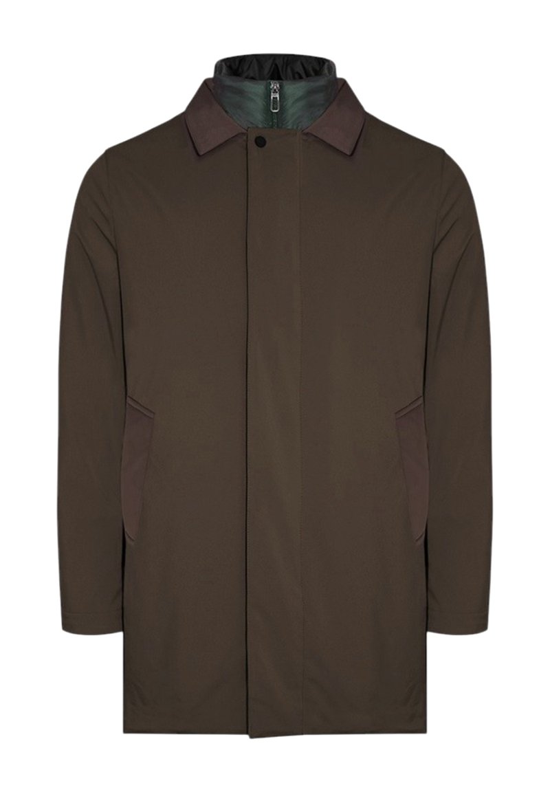 Cappotto esterno marrone con design strutturato, caratterizzato da un colletto interno verde, due tasche laterali e una chiusura frontale semplice.