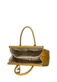 Borsa a mano gialla in pelle con un design strutturato, caratterizzata da un interno beige, due scomparti e una tasca con zip. Texture liscia e manici robusti.
