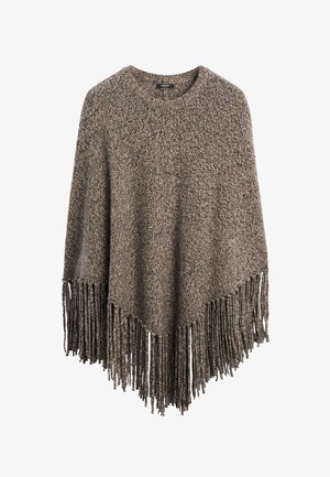 Poncho lavorato a maglia in una miscela di marroni e grigi, con scollo rotondo e orlo sfrangiato che aggiunge texture e profondità.