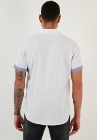 Buratti REGULAR FIT - Camisa - white