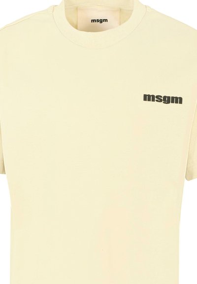T-shirt corto a maniche corte di colore crema, realizzato in cotone. Presenta un logo "msgm" nero stampato sulla parte sinistra del petto. Design classico con collo a giro.