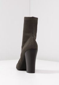 Call it Spring Stivaletti con tacco - khaki