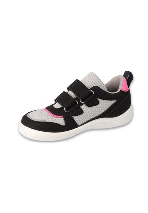 - Sneakersy niskie
