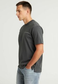 CHASIN' SCRIPT - Majica kratkih rukava s printom - dark grey